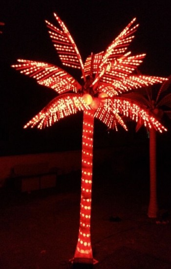 1 lighted LED palm tree